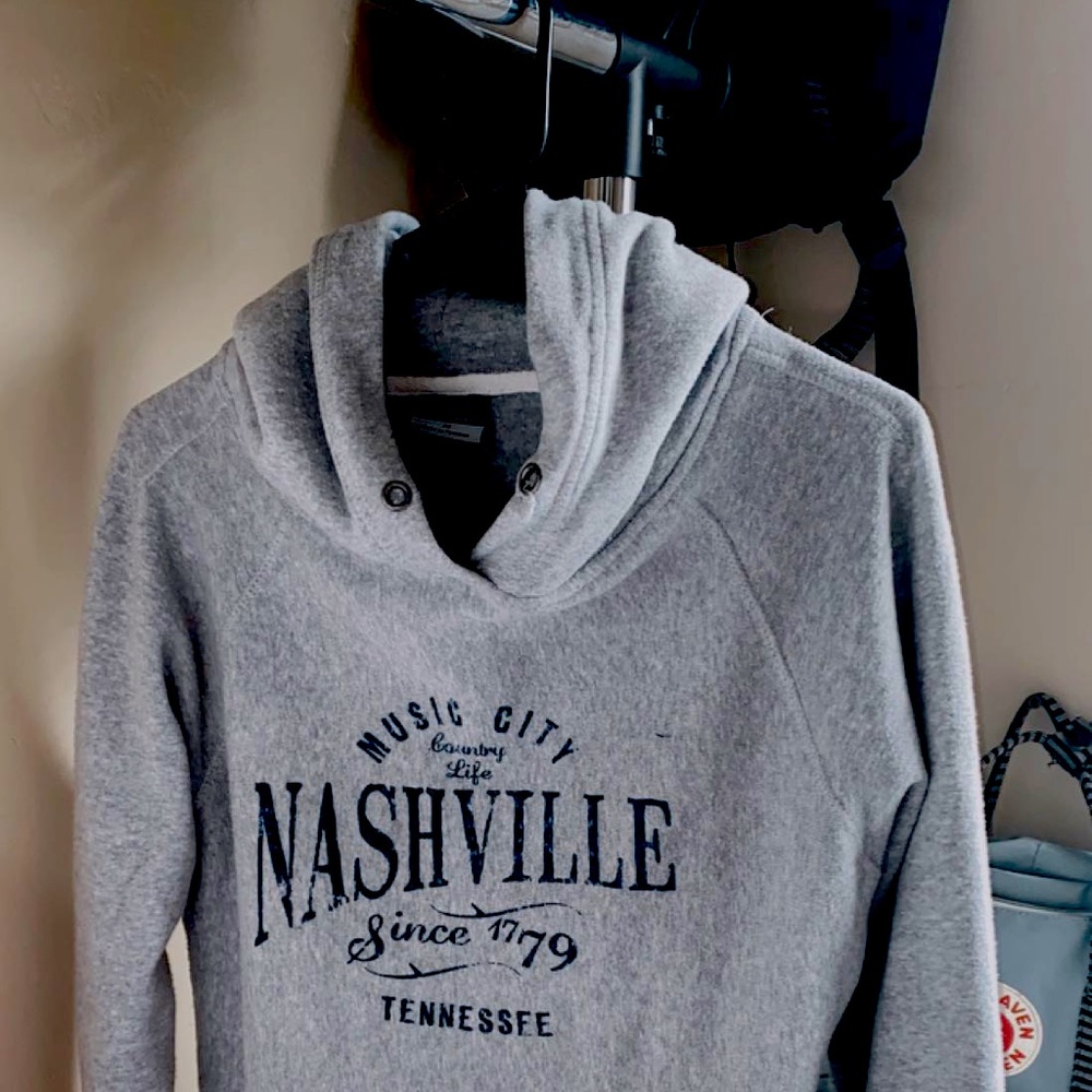 Super cute sweatshirt from Nashville Tennessee